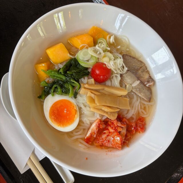 グリーンピア岩沼の敷地内にある食菜館ひまわりの期間限定メニュー「冷麺」950円です！

#グリーンピア岩沼
#岩沼市
#岩沼
#いわぬま
#冷麺
#ランチ
#昼食