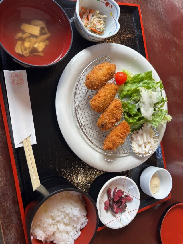 食菜館ひまわりのカキフライ定食（900円）です。揚げたてのカキフライは衣がサクサクで美味しいですよ！

#グリーンピア岩沼
#岩沼市
#岩沼
#いわぬま
#昼食
#ランチ
#カキフライ
#牡蠣
#レストラン